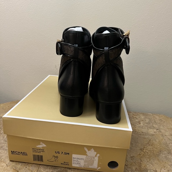 MICHAEL KORS BRITTON BOOTIE - Picture 6 of 8